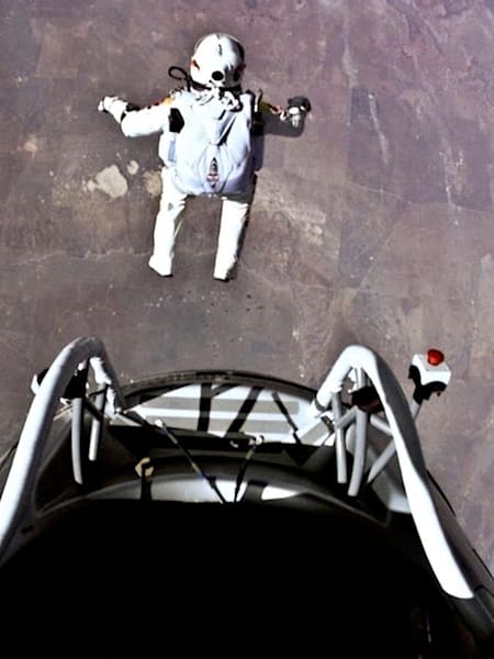 Felix Baumgartner wyskoczył z kapsuły podwieszonej do balonu stratosferycznego podczas misji Red Bull Stratos