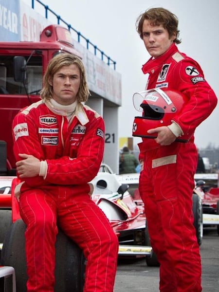 Chris Hemsworth (James Hunt) und Daniel Brühl (Niki Lauda) im Film Rush aus dem Jahr 2013. Wir stellen euch die besten Motorsportfilme vor
