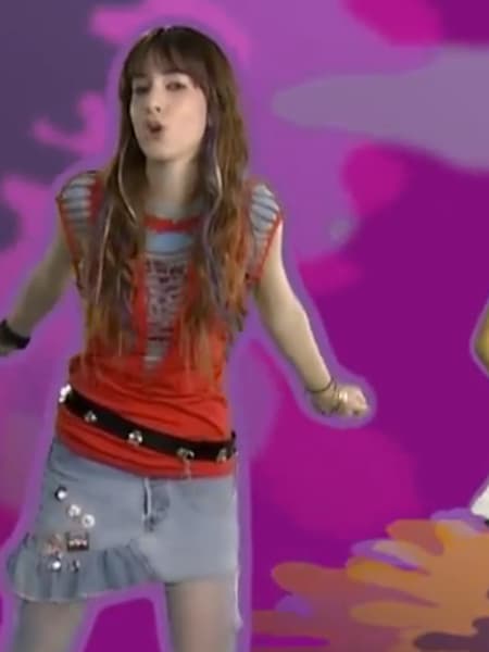 Danielle Haim in Valli Girls