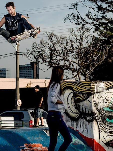 F/s Ollie One Foot Tail Grab