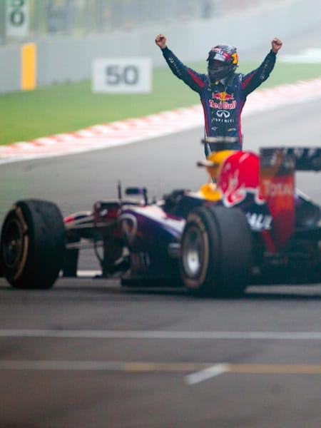 Sebastian Vettel oslavuje titul svetového šampióna Formuly 1 – 2013