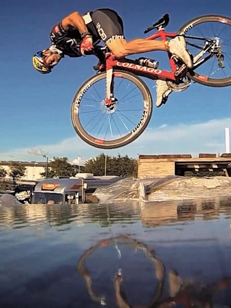 Martyn Ashton in Action während der Dreharbeiten zu Road Party 2