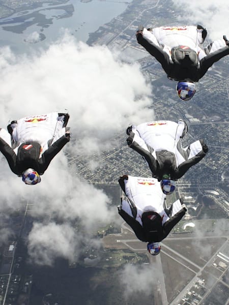 El Red Bull Skydive Team en Sebastian, Florida, Estados Unidos, el 21 de febrero de 2012.
