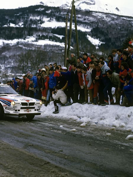 Henri Toivonen conduce su Lancia Delta S4 en el Rallye de Monte-Carlo de 1986.