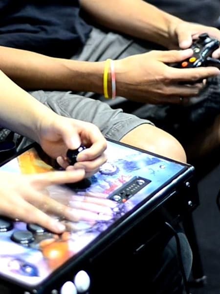 Breno, lutador brasileiro no EVO 2013, a direita