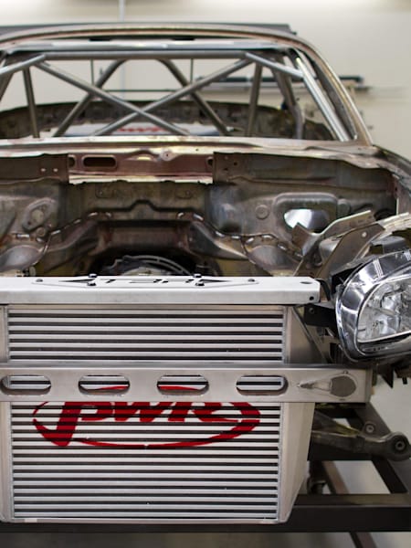 'Mad Mike' Whiddett lavora alla sua Mazda MX-5 Radbul in vista del Red Bull Drift Shifters 2014