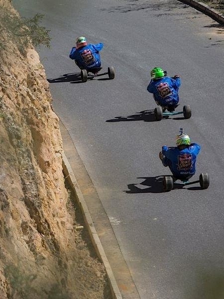 É uma bike, é um kart? É o Red Bull Trike Strike!