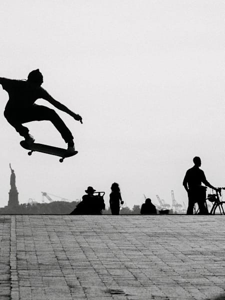 Picture postcard skating in New York