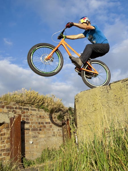 Danny MacAskill - Way Back Home - Bunker