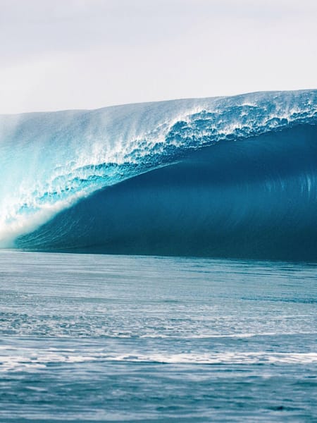 Imagen de Teahupoo, la ola de Tahití que asombra al mundo del surf.