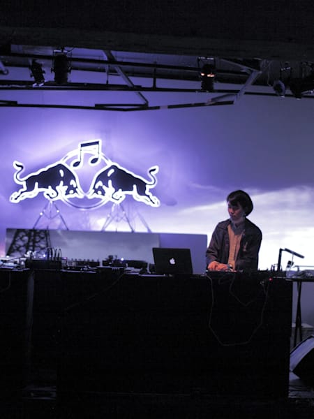 Madegg performing in Tokyo for RBMA