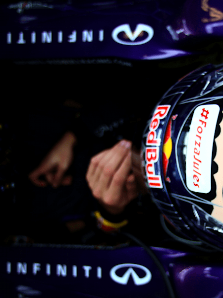 Daniel Ricciardo Abu Dhabi helmet video