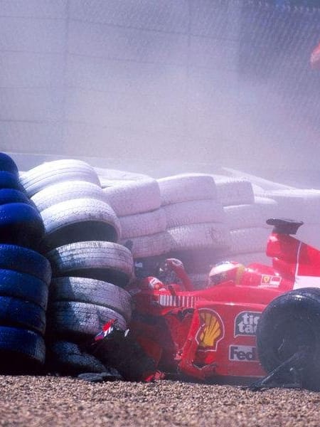 En 1999, Michael Schumacher était victime d'un accident au Grand-Prix de Formule 1 de Grande-Bretagne à Silverstone.