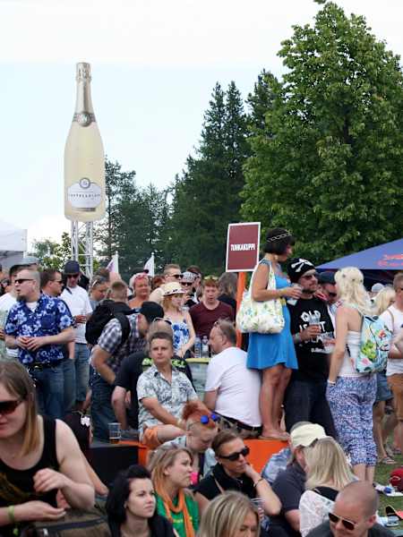 Laulurinne täyttyi iloisista festarivieraista