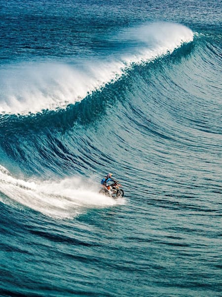 Video: Robbie Maddison Surfing a Dirt Bike | Pipe Dream