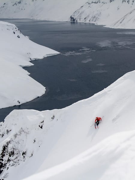 Фил Мейер спускается к озеру Фил Мейер спускается к озеру