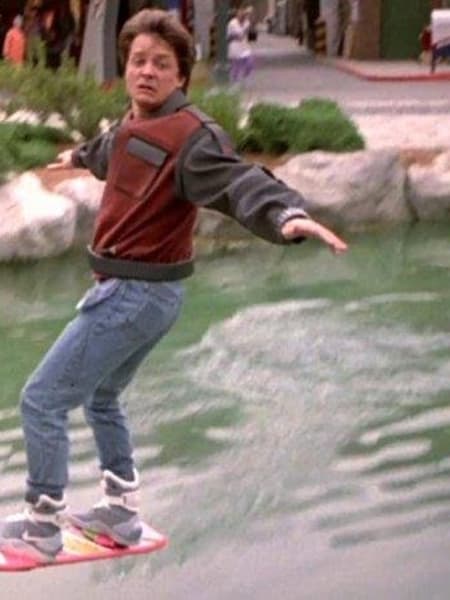 Marty McFly y su Hoverboard