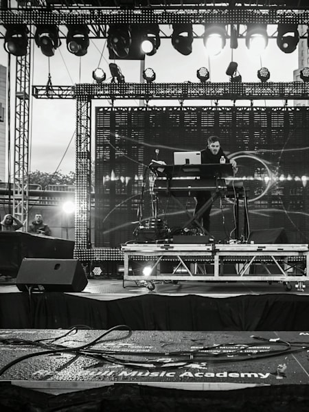 Groove on the Grass featuring Nicolas Jaar