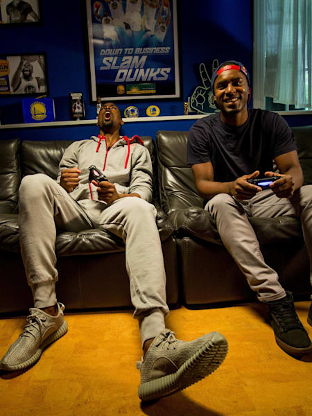 Snake Eyez took on Harrison Barnes at his own game