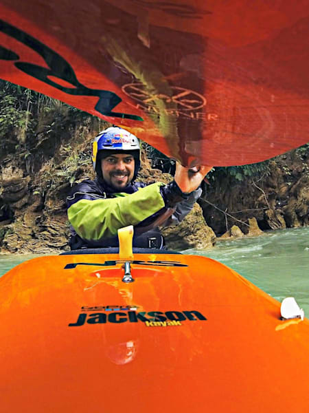 Il kayaker professionista Rafa Ortiz