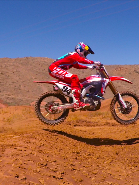 Ken Roczen ya pilota su nueva Honda 2017 | Vídeo MX