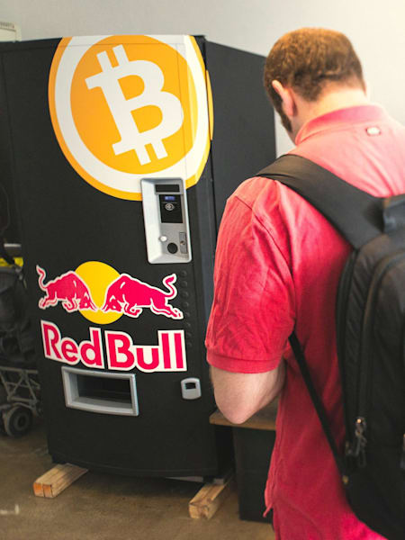 Bitcoin automat v Paralelním Polis, Red Bull