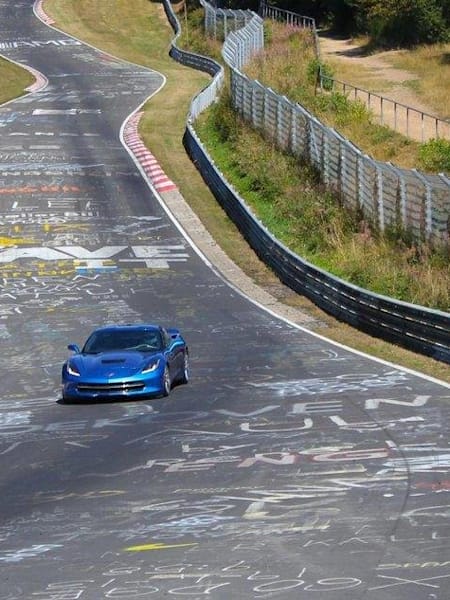 ノルドシュライフェではこんなコーナーが20kmに渡って続く ノルドシュライフェではこんなコーナーが20kmに渡って続く