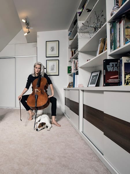 Terezie Kovalová ve svém bytě – série LIVI'N