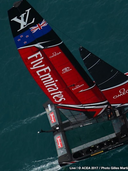 ETNZ barely foils from above in LVAC finals Foiling in light air is barely possible for Emirates Team New Zealand.