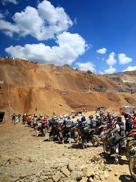 300 participantes tienen que hacer frente a una subida de tres pisos.