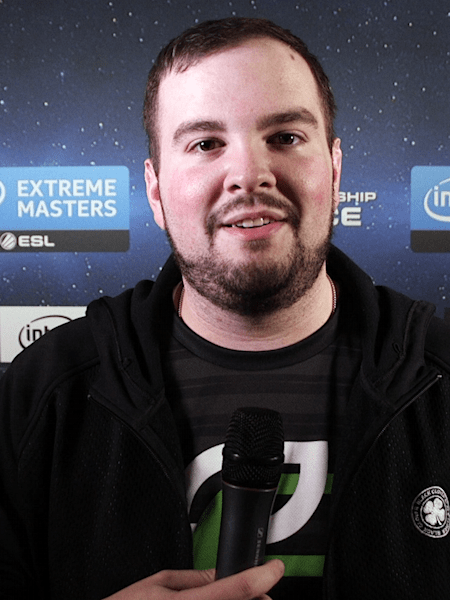 Spencer "Hiko" Martin siendo entrevistado sobre su mapa favorito en CS:GO.