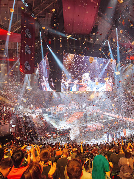 An image of the moment Wings lift the trophy at TI6