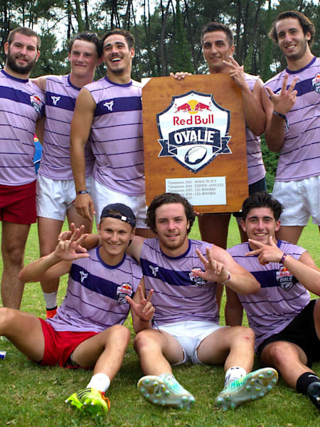 Red Bull Ovalie : Les Bonobos remporte le tournoi de rugby à cinq Red Bull Ovalie 2017 à Anglet.