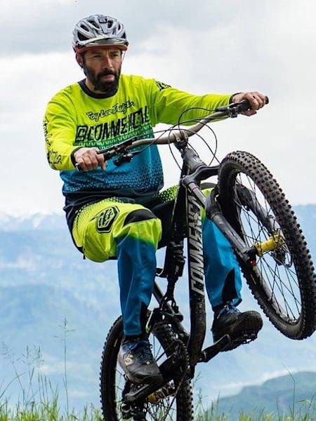 Learn to wheelie with Rob Warner and Tom Öhler