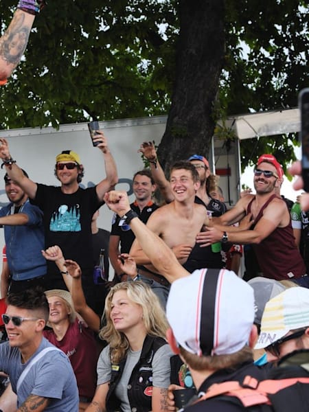 まるでお祭り騒ぎな“メッセンジャー大討論会” まるでお祭り騒ぎな“メッセンジャー大討論会”