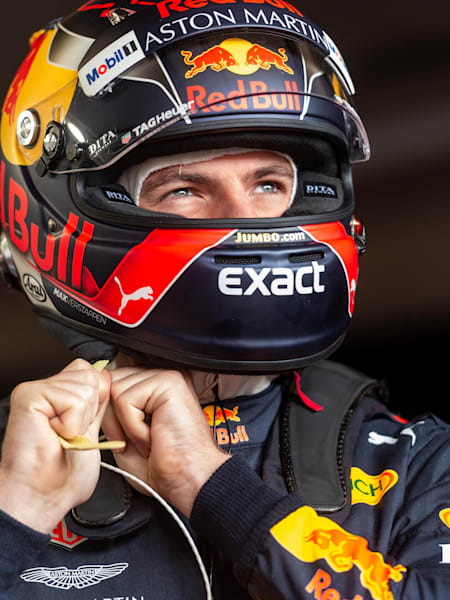 Max Verstappen en su traje de F1 en el Red Bull F1 Showrun durante el Jumbo Racedagen de Zandvoort, Países Bajos, en mayo de 2018.