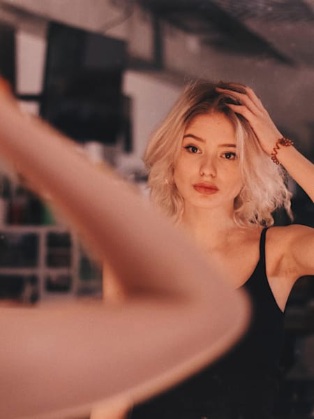 Девушка в зеркале