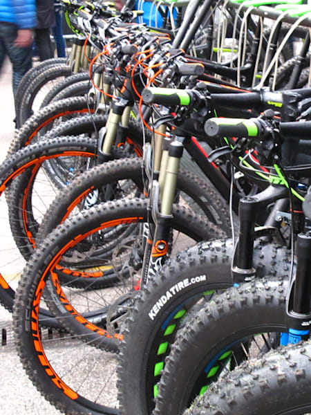 Bike empoeirada na garagem?