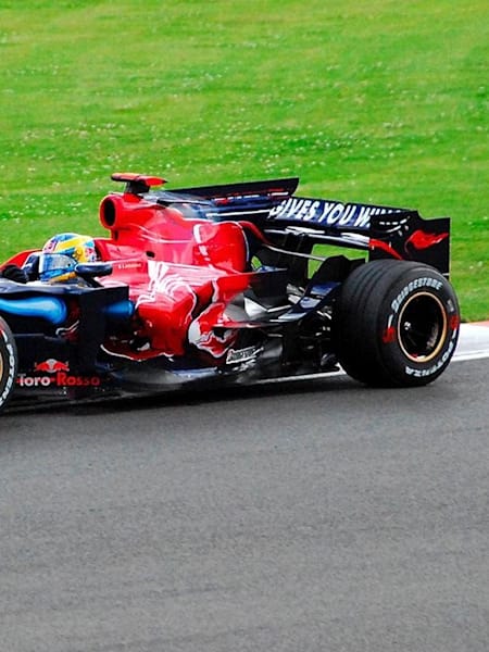 2008, è la volta della STR3 portata in pista da Bourdais e Vettel