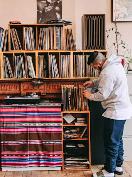 The vinyl collection of Zwangere Guy