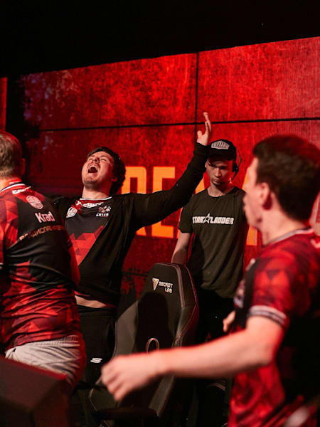 zoneR, coach des DreamEaters célèbre la victoire sur Vitality lors du Starladder Major de Berlin 2019.