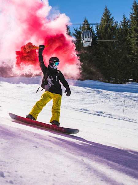 Boarder with flare at Snowboxx