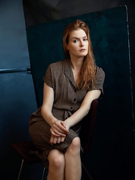 Die Zürcher Regisseurin Lisa Brühlmann beim Fotoshooting mit The Red Bulletin