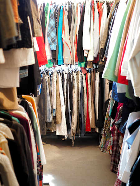 Výběrový second hand Hradec Králové 2.jpg