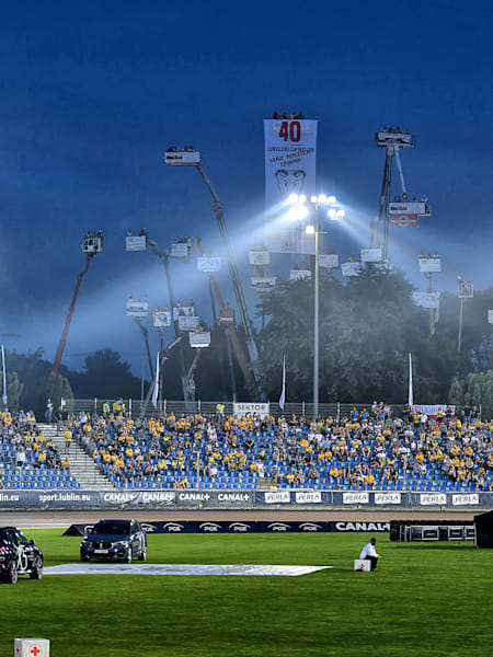 Podnośniki na meczu w Lublinie