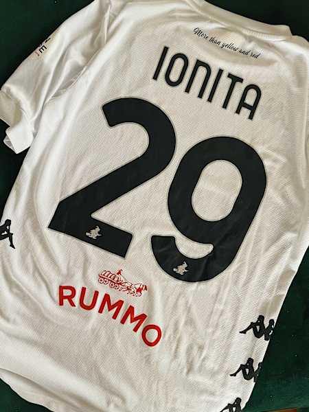 Tricoul lui Arthur Ioniță de la Benevento