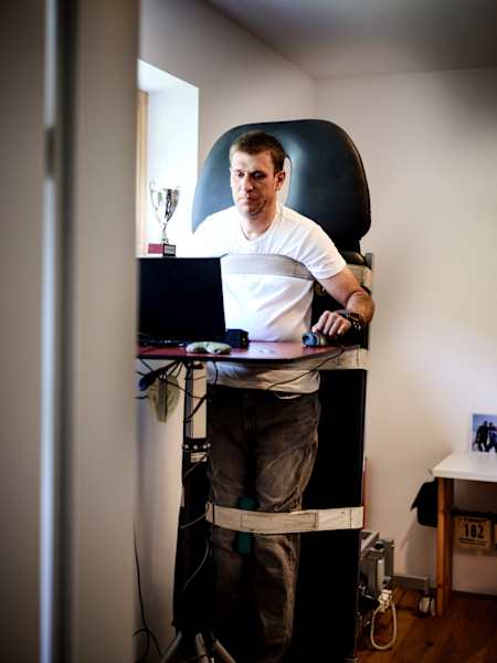 Ziel des Stehtrainings: u.a. eine Verkürzung der Muskeln vermeiden