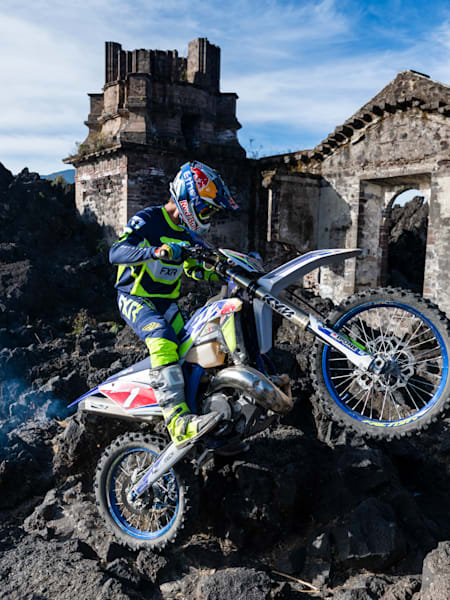Toma de acción durante el rodaje de Riding a Legend en Michoacán, México