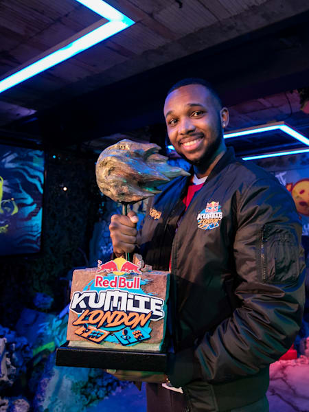 Interview avec le joueur français Nathan “Mister Crimson” Massol qui a remporté le Red Bull Kumite 2021 à Londres ce week-end.