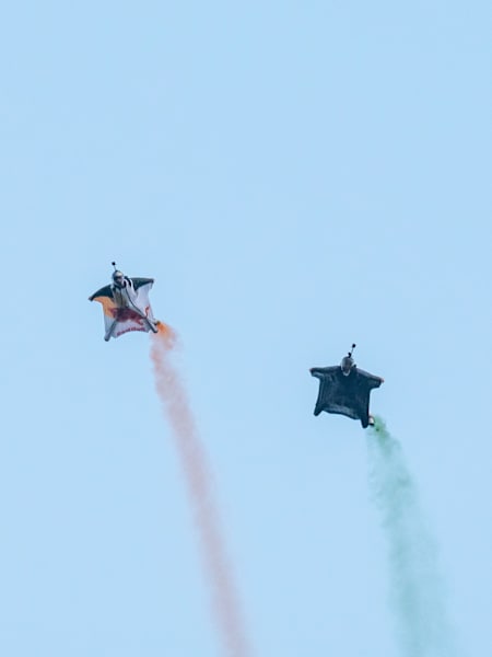 Frédéric Fugen, Vincent Cotte and Aurélien Chatard fly by the Taj Mahal